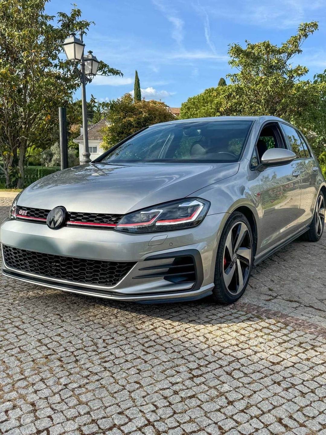 Volkswagen Golf GTI Performance 2.0 TSI — foto 1