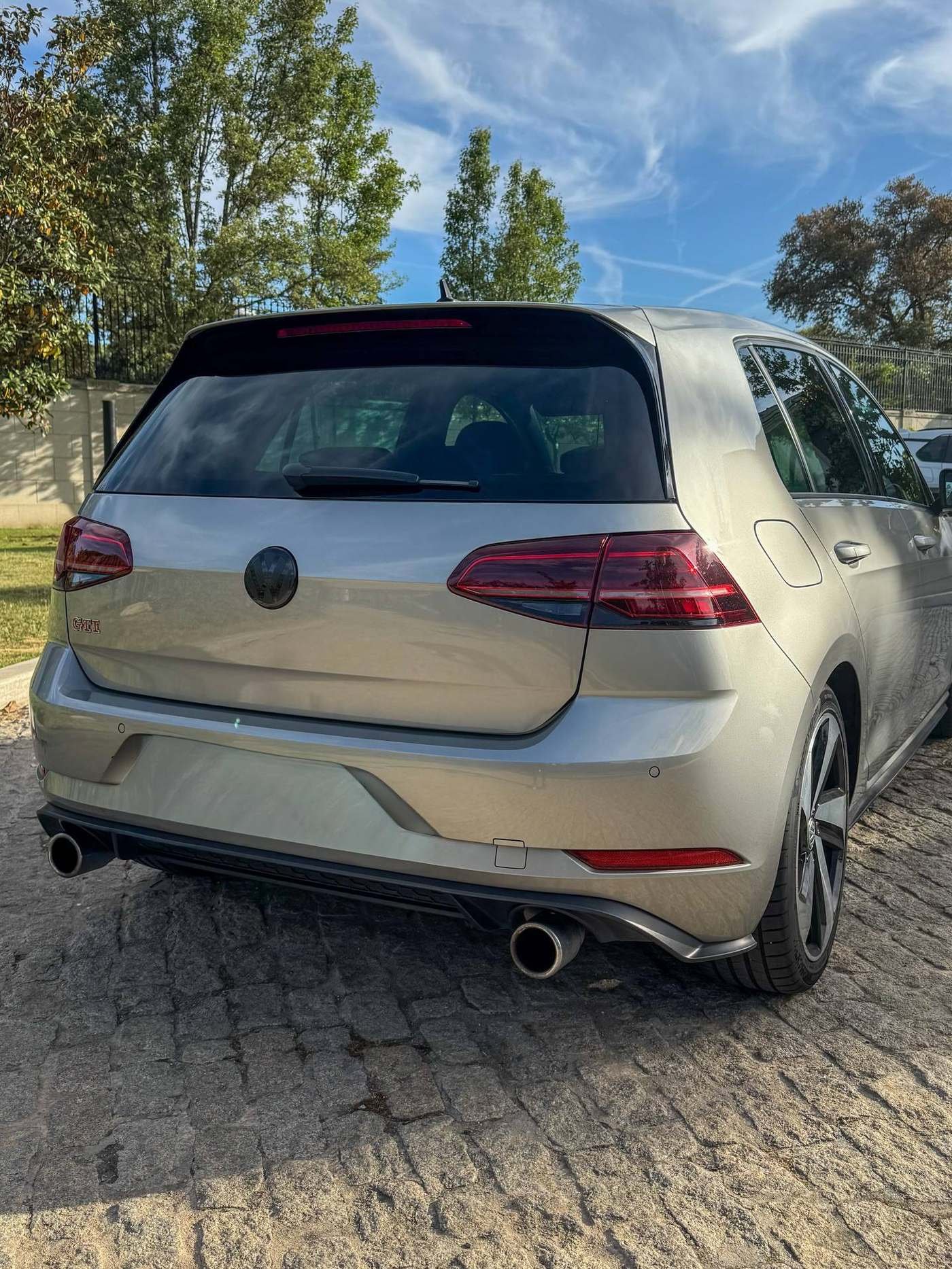 Volkswagen Golf GTI Performance 2.0 TSI — foto 3